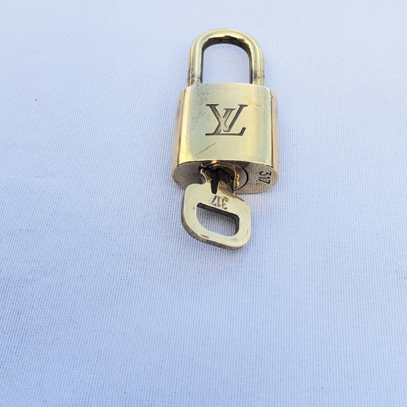 Authentic Louis Vuitton Padlock and Lock Key Gold - Picture 8 of 9